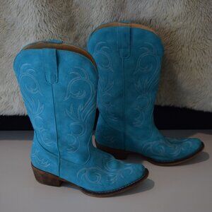 Gorgeous teal cowgirl boots